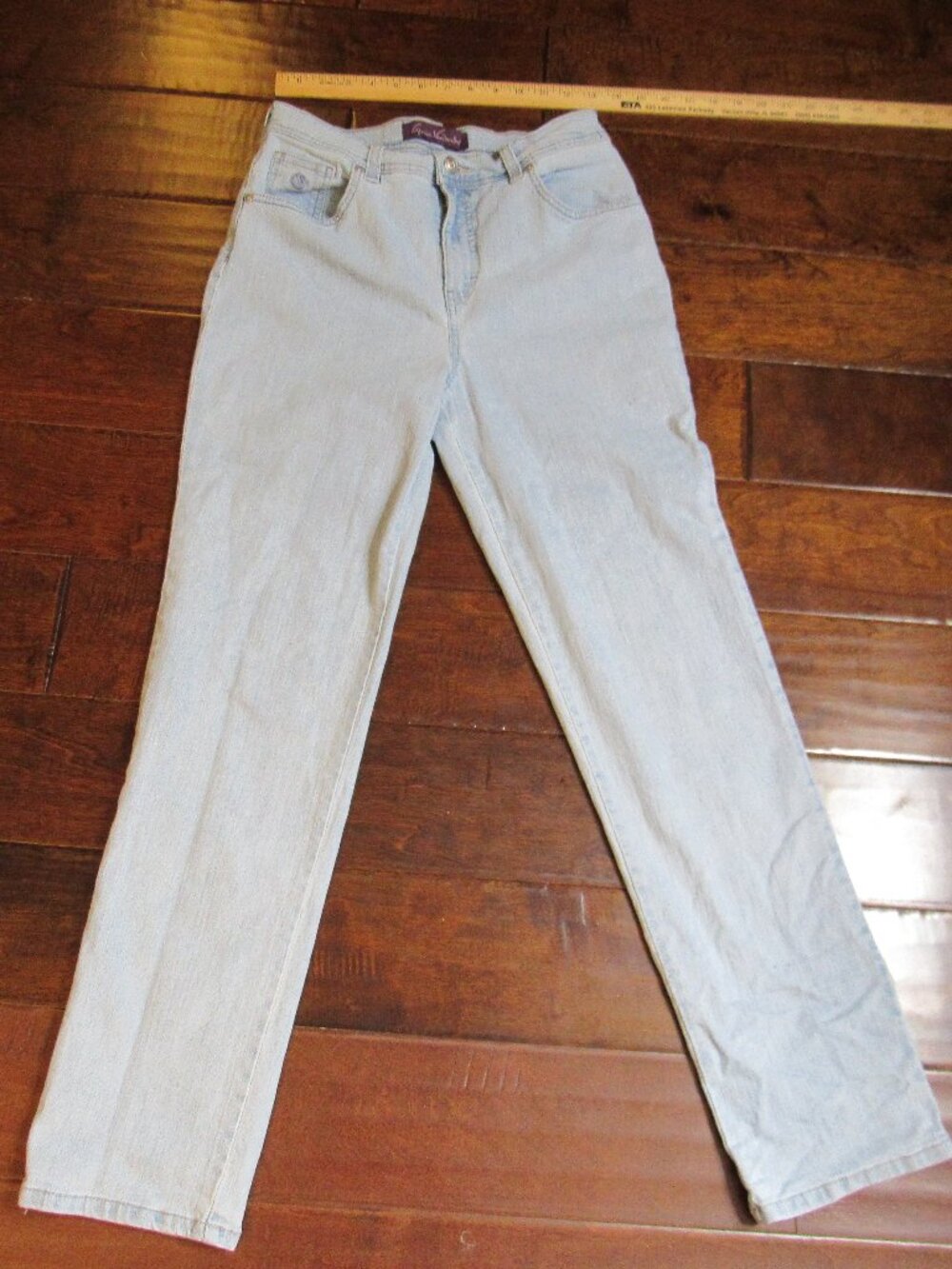 Gloria Vanderbilt High Rise Straight Leg Blue Jeans Size 8 Retro Fit Mom Jean